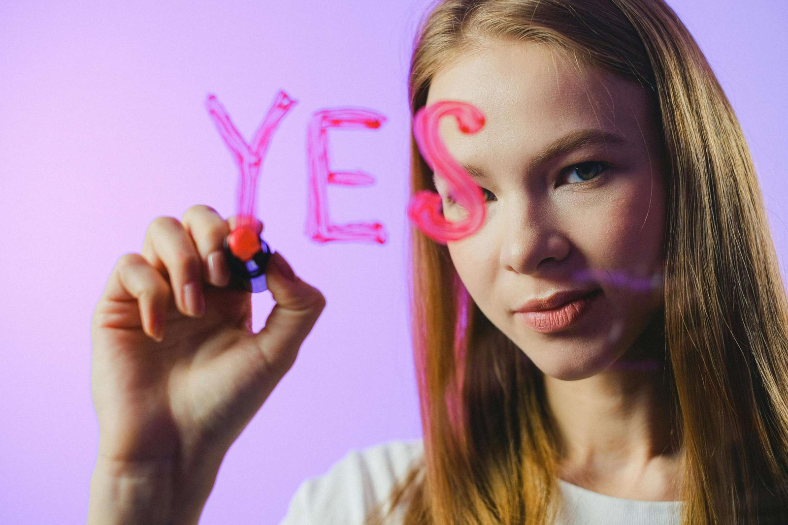 girl writing word "yes"