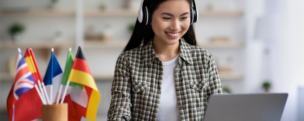 Students learning languages online UAE from home